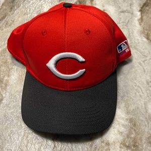 Brand new never before worn youth Cincinnati Reds cap